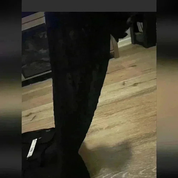 T. Tahari women's black shear arm top size large - Picture 6 of 6